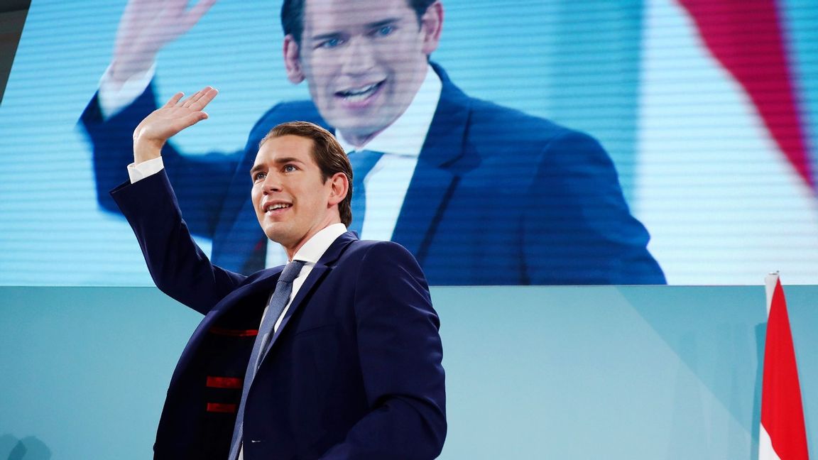 Sebastian Kurz tog över ledningen för ÖVP 2017 och stöpte då om partiet, bland annat genom att ändra partifärgen från svart till turkos. Arkivbild. Foto: Matthias Schrader/AP/TT.