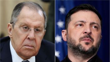 Volodymyr Zelenskyj kallar Sergej Lavrovs anklagelser för ”rena lögner”. Foto: Rysslands utrikesdepartement/AP/TT/Alex Brandon/AP/TT