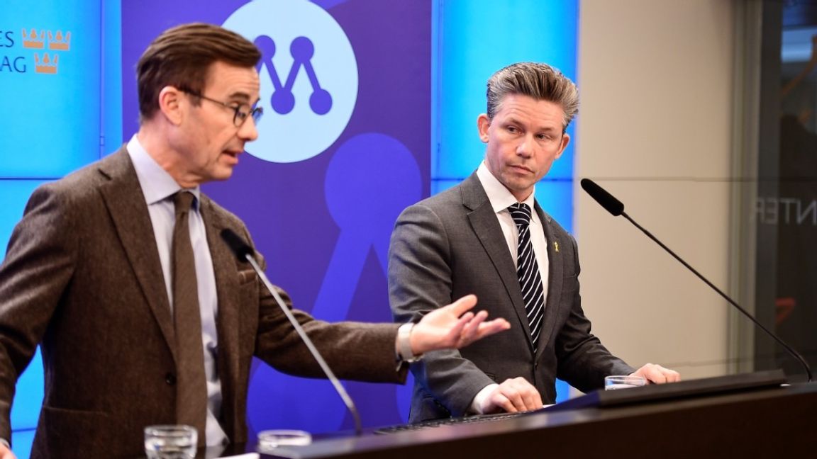 Moderaterna vill tillföra tre miljarder till försvaret. Det meddelade Ulf Kristersson och partiets försvarspolitiska talesperson Pål Jonson på en pressträff. Foto: Paul Wennerholm 