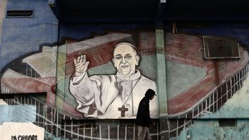 Väggmålning föreställande påve Franciskus på San Lorenzos hemmaarena i Buenos Aires. Arkivbild. Foto: Rodrigo Abd/AP/TT