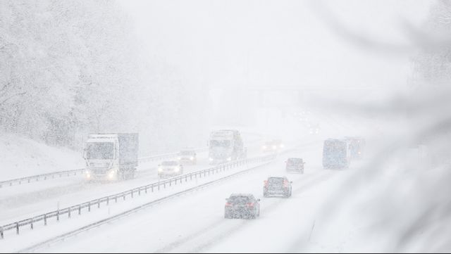 Flera trafikolyckor har skett under onsdagsmorgonen i det kraftiga snöfallet. Adam Ihse/TT