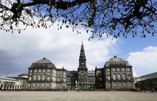 Den danska regeringen och fyra oppositionspartier har kommit överens om förändringar av regelverket så att pensionen kan dras in i fem år efter fällande dom om det handlar om grov brottslighet. Arkivbild. Foto: Erik Johansen/NTB Scanpix/TT