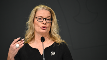 Skolminister Lotta Edholm (L). Skolverket får nu i uppdrag att ta fram stödmaterial för att förebygga sexbrott och andra grova brott i skolan. Foto: Pontus Lundahl/TT