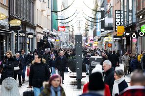 Bild från årets mellandagsrea på Drottninggatan i centrala Stockholm. Foto: Nils Petter Nilsson/TT