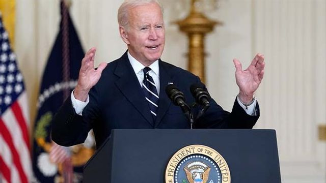 USA:s president Joe Biden försöker bryta dödläget inom sitt parti om reformpaketet. Foto: Susan Walsh/pool via AP/TT