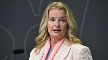 Utbildningsminister Lotta Edholm (L). Regeringen går vidare med förslaget om stopp för eviga sfi-studier. Foto: Lars Schröder/TT