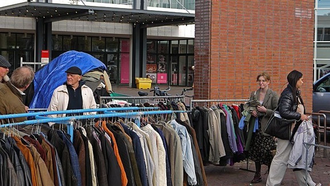 Även klädförsäljare har värdighet. Foto: Fons Heijnsbroek (CC0 1.0)