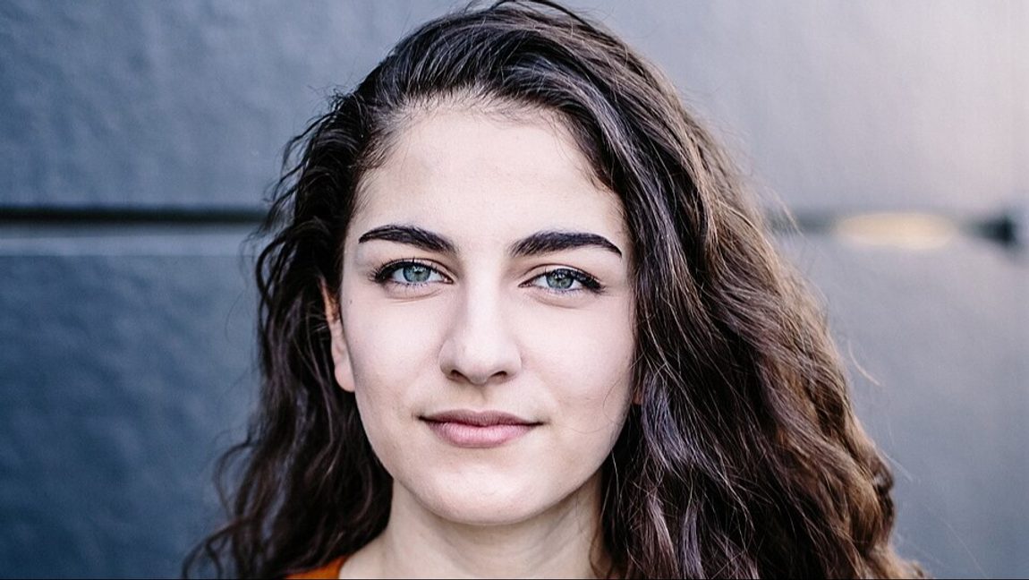 Romina Pourmokhtari (L). Foto: Hamid Ershad Sarabi/CC BY 4.0