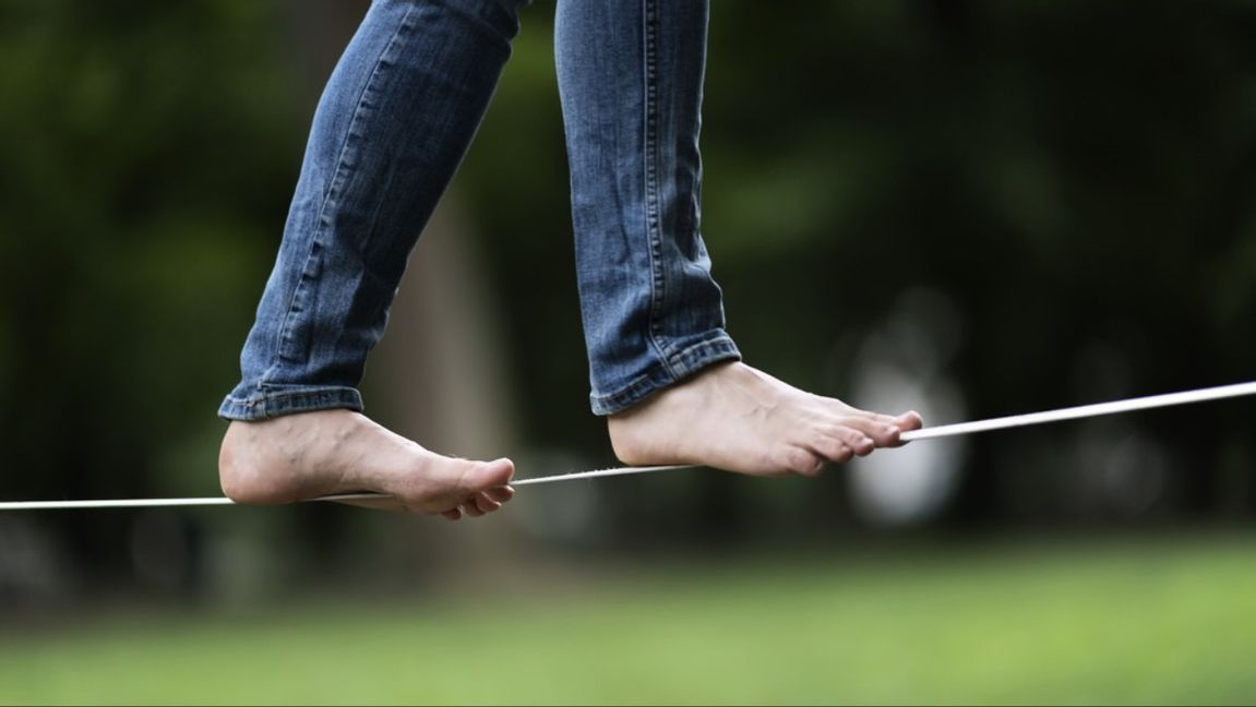 Balans är svårt – men försöker man ens? Foto: Stina Stjernkvist/TT