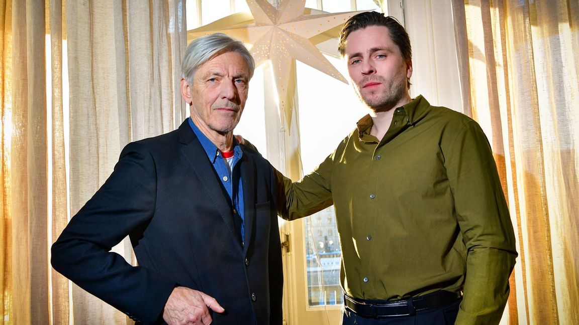 Staffan Göthe är kung Gustav V och Sverrir Gudnason spelar Kurt Haijby i SVT:s serie ”En kunglig affär”. Foto:Jonas Ekströmer/TT