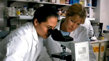 Drastiska nedskärningar i bistånd från USA och Europa hotar hela det globala arbetet mot hiv, Foto: NIAID (CC BY-SA 2.0)