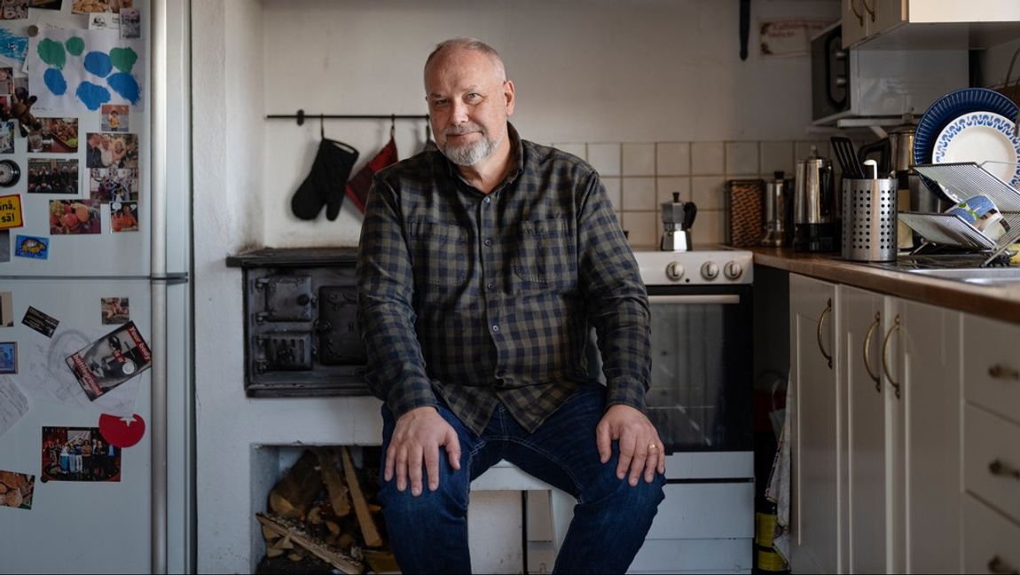 Jonas Sjöstedt borde sluta posera som mysfarbror och i stället se till att snabbt lösa frågan. Foto: Erik Abel/TT