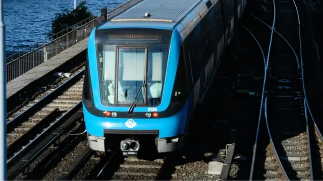 Tunnelbanevagnarna på gröna linjen kan bli mycket varma under sommarmånaderna. Genrebild. Foto: Hasse Holmberg/TT