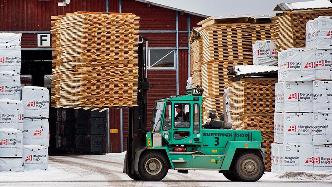 Träindustrin är en av de branscher som ser bistra tider an. Foto: Ulf Palm / TT