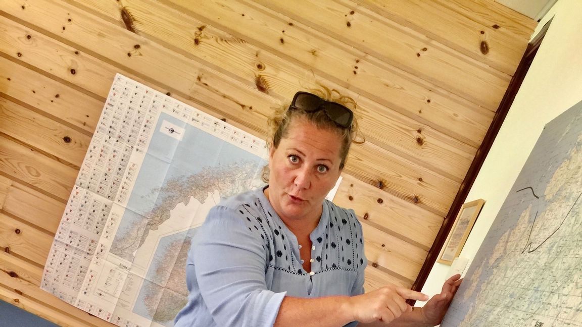 Vibeke Stjern (AP) är ordförande i Åfjord kommun i Norge. Här bor knappt 5 000 invånare. Här finns också över 200 vindkraftverk. Och för Åjord har det betytt ett rejält tillskott i den kommunala kassan. ”Vi får 50–60 miljoner kronor per år”, säger hon till SVT. Foto: Jonas Hållén