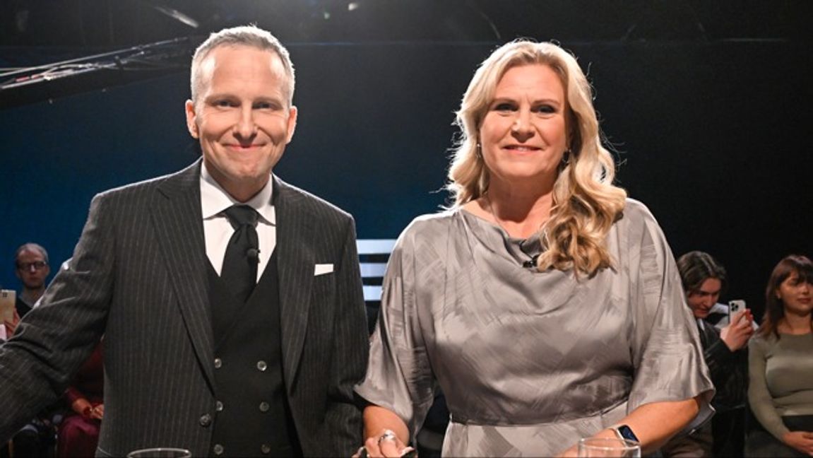 Anders Holmberg och Camilla Kvartoft leder söndagskvällens partiledardebatt. Foto: Fredrik Sandberg/TT