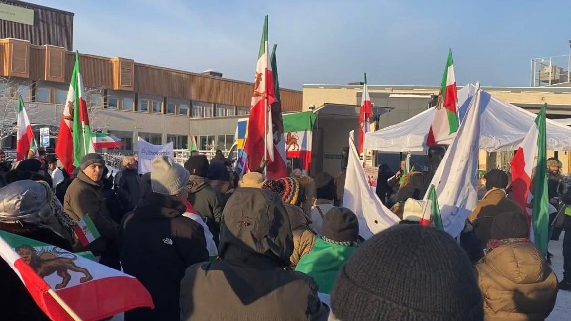 Demonstration mot shiamoskén Imam Ali Islamic center i Järfälla. Foto: Isabelle Eriksson