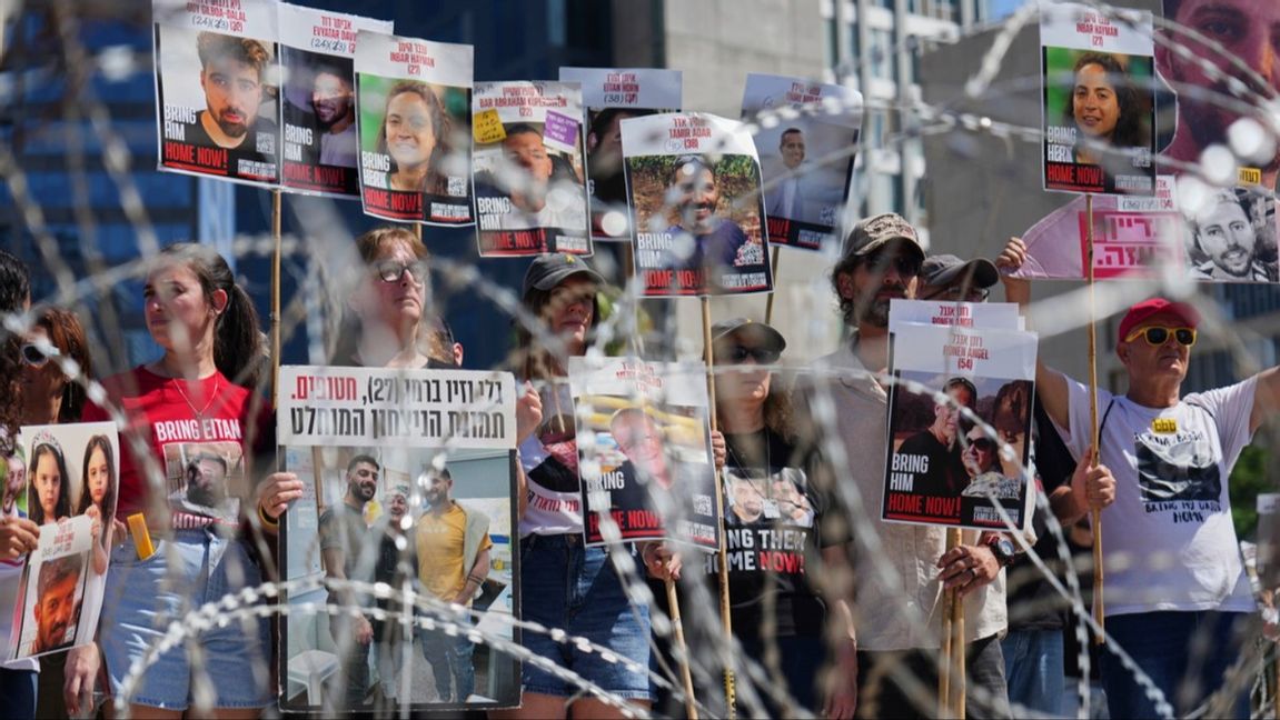 Cirka 24 gisslan tros vara kvar i Gaza och vid liv. Foto: Ariel Schalit / TT