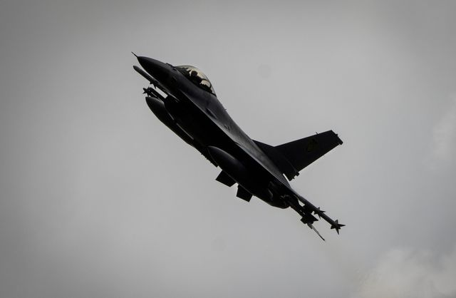 Arkivbild på ett F16-plan tillhörande det ukrainska flygvapnet. Foto: Efrem Lukatsky/AP/TT