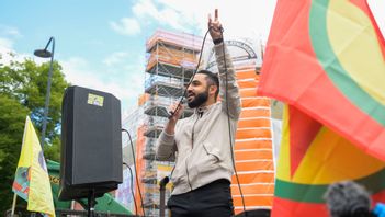 Daniel Riazat lämnade partistyrelsen i protest. Foto: Maja Suslin/TT 