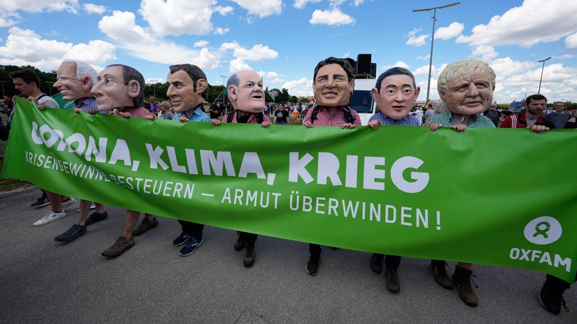 Oxfam menar att det är allvar och att tiden snart är förbi då vi kan rädda jorden. Räddningen är att akut införa socialism. Foto: Matthias Meissner/AP/TT