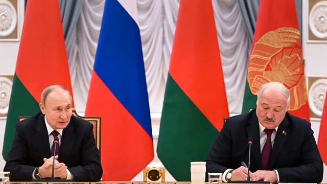 Rysslands president Vladimir Putin och Belarus president Aleksandr Lukasjenko. Foto: Pavel Bednyakov/AP/TT