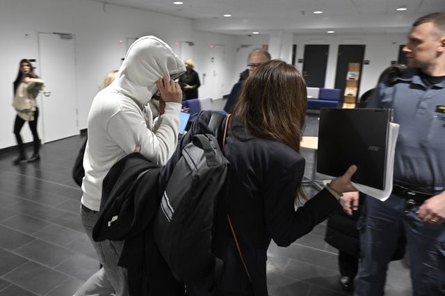 Huvudförhandling har inletts om dådet i Skärholmen, där en pappa sköts till döds framför sin son i april i fjol. Foto: Anders Wiklund/TT