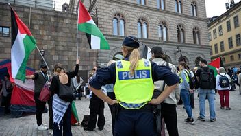 Palestinademonstration under polisbevakning i Stockholm. Foto: Anders Wiklund/TT.