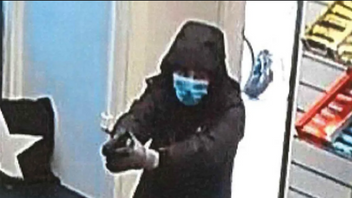 Delta-gym mördaren ska enligt uppgift vara fritagen av maskerade män i Södertälje. Foto: Polisen