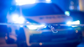 En polis fick ta emot sparkar och slag under nyårsnatten. Arkivbild. Foto: JOHAN NILSSON/TT