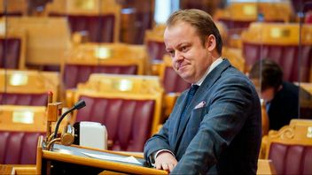 Erlend Wiborg (Frp) sågar den socialdemokratiskt ledda utredningen. Foto: Ole Berg-Rusten/NTB