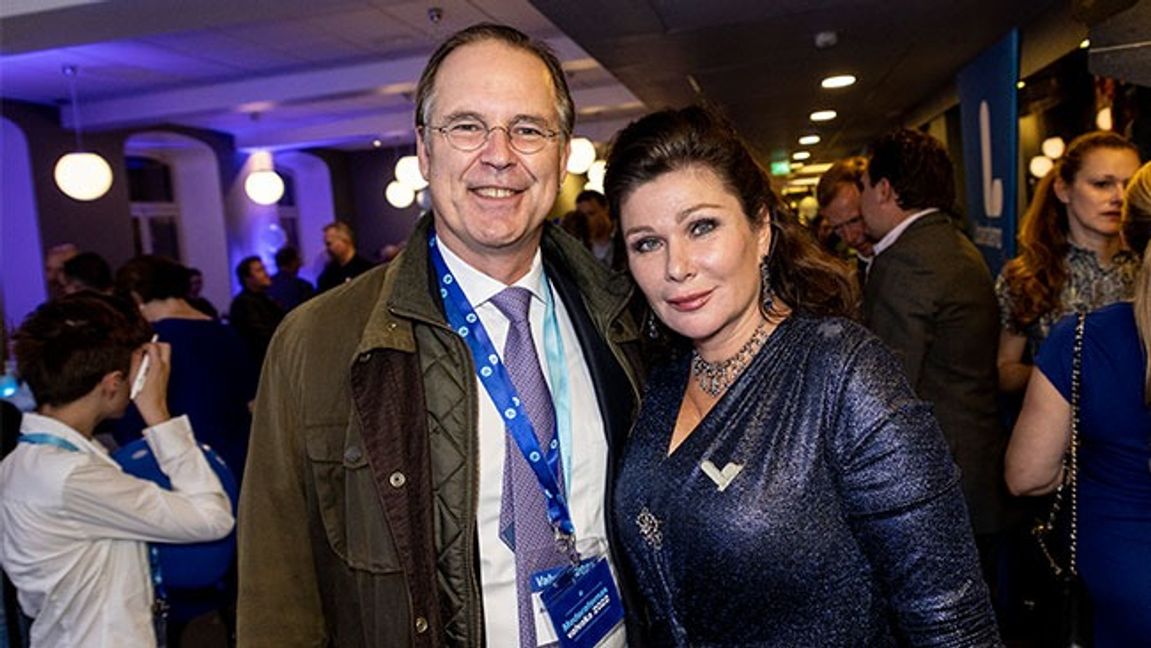 Dominika Peczynski och sambon Anders Borg, tidigare finansminister, under Liberalernas valvaka 2022. Bild:  Christine Olsson / TT 
