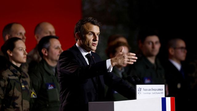 Emmanuel Macron under sitt nyårstal till de franska försvarsstyrkorna i Cesson-Sevigne på måndagen. Foto: Stephane Mahe/AP