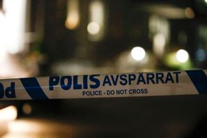 Någon har skjutit mot en lägenhetsdörr i Norsborg, en förort i Botkyrka kommun söder om Stockholm. Arkivbild. Caisa Rasmussen/TT