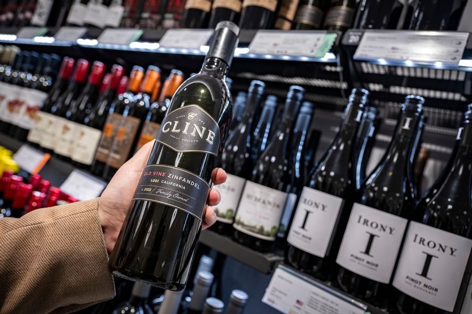 Vinflaskor på en av Systembolagets butiker i Malmö. Arkivbild. Foto: Johan Nilsson/TT
