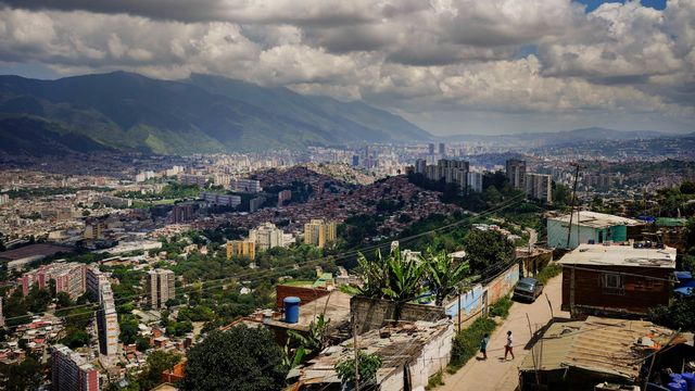 Genrebild. Vy över huvudstaden Caracas i Venezuela. Foto: Ariana Cubillos/AP/TT