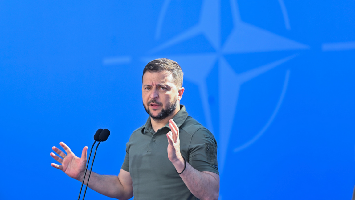 Ukrainas president Volodymyr Zelenskyj anländer till dagens Natotoppmöte i Vilnius. Foto: Henrik Montgomery/TT