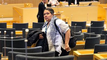 Lorena Delgado Varas efter en debatt i riksdagen. Bild: Jonas Ekströmer / TT 