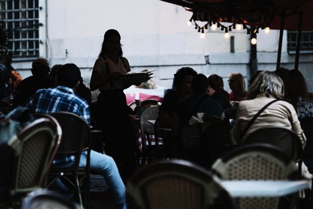 En viss ljusning kan skönjas i april för ungdomsarbetslösheten. Arkivbild. Foto: Stina Stjernkvist/TT