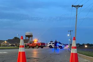 Avspärrningar på vägen till fritidshemmet. Foto: John O’Connor/AP/TT