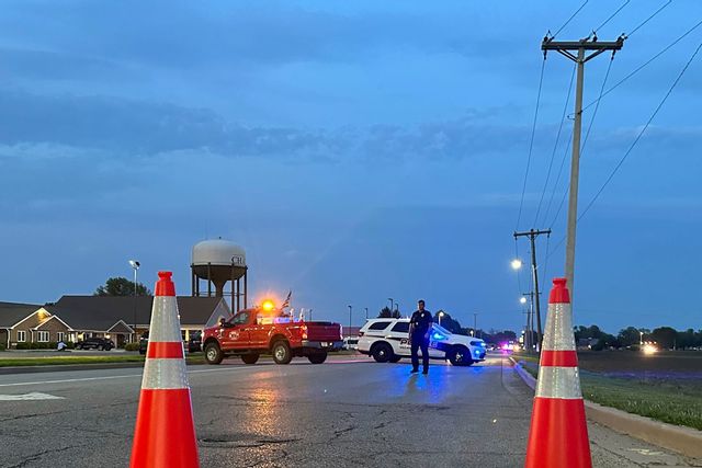 Avspärrningar på vägen till fritidshemmet. Foto: John O’Connor/AP/TT