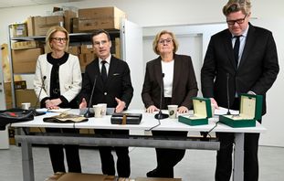 Statsminister Ulf Kristersson (M), finansminister Elisabeth Svantesson (M), justitieminister Gunnar Strömmer (M) och rikspolischef Petra Lundh presenterar förverkandelagstiftningen. Pontus Lundahl/TT