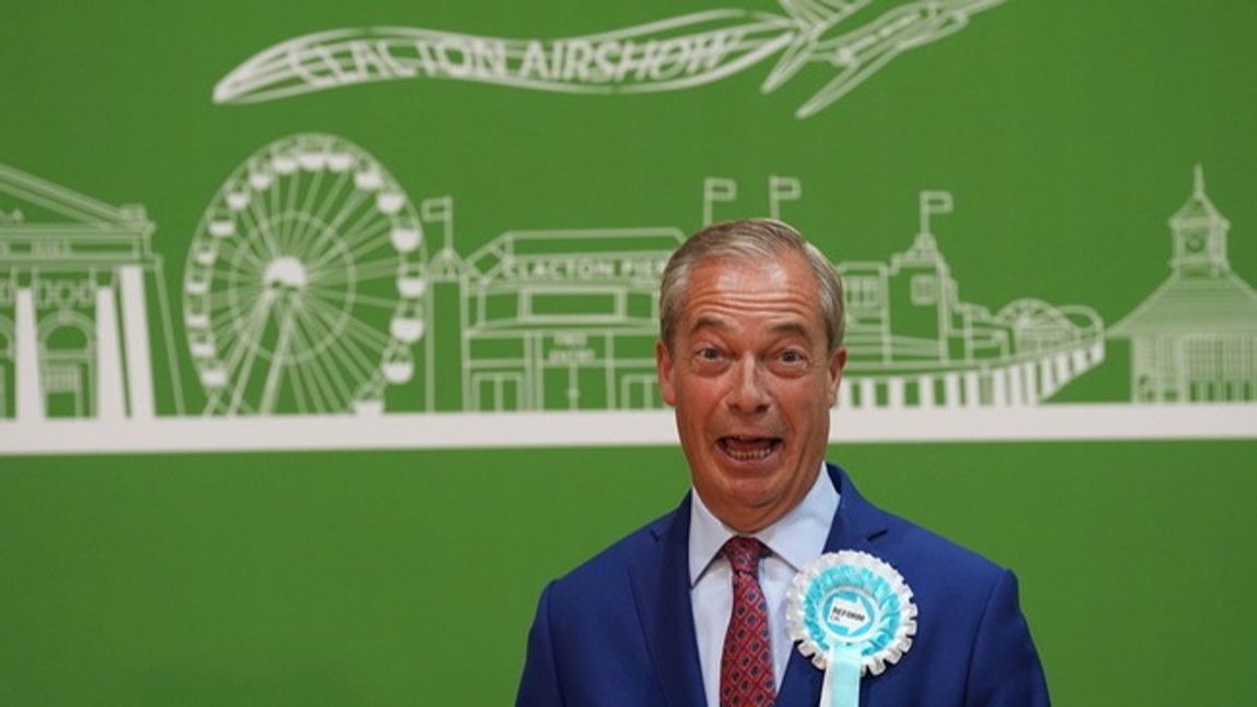 Nigel Farage, ledare för Reformpartiet, blir för första gången invald i parlamentet. Foto: JOE GIDDENS/AP/TT