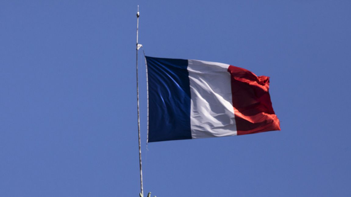 En 11-årig flicka har hittats knivmördad utanför Paris och säkerheten skärps vid skolor i närområdet. Arkivbild. Foto: Kamil Zihnioglu/AP/TT