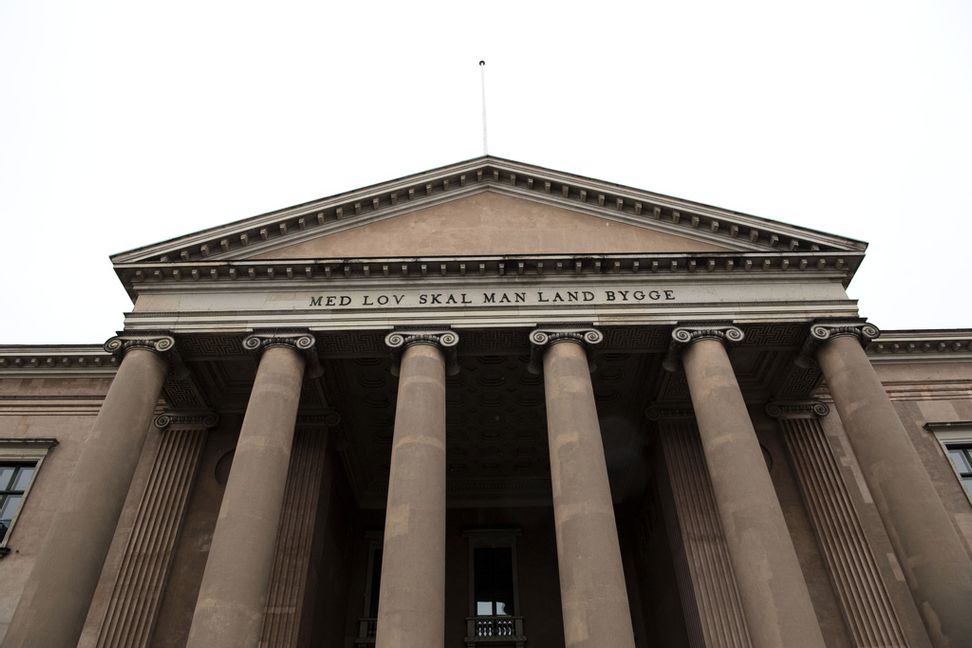 Köpenhamns byret (tingsrätt) har kommit fram till att en svensk medborgare låg bakom en handgranatsprängning utanför en kiosk i augusti förra året. Arkivbild. Foto: Johan Nilsson/TT