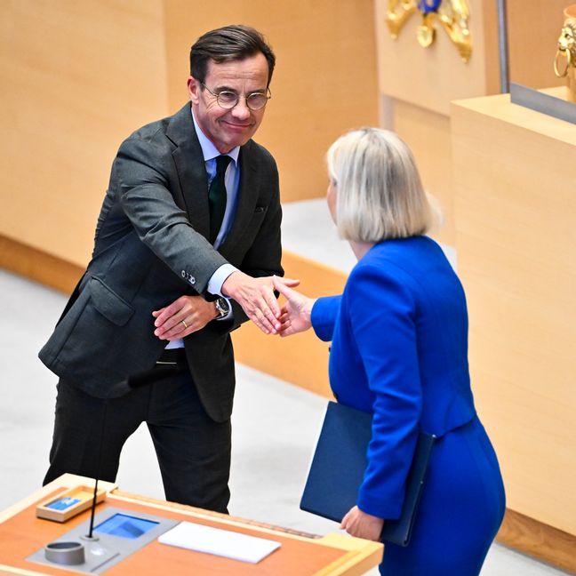 Statsminister Ulf Kristersson (M) och Socialdemokraternas partiledare Magdalena Andersson (S) under partiledardebatten i riksdagen. Foto: Anders Wiklund/TT