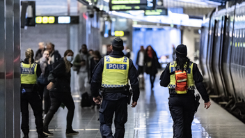 Polis patrullerar på Malmö C. Foto: Johan Nilsson/TT