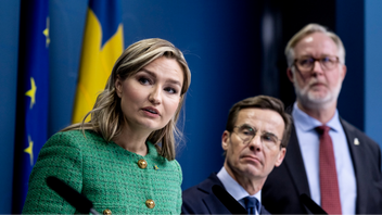 Energi- och näringsminister Ebba Busch (KD), statsminister Ulf Kristersson (M) samt arbetsmarknads- och integrationsminister Johan Pehrson (L) leder regeringspartierna. Foto: Christine Olsson/TT