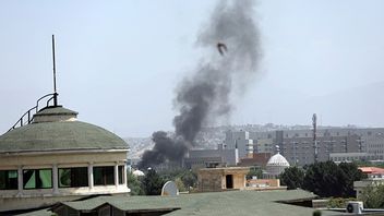 Smoke rises next to the U.S. Embassy in Kabul, Afghanistan, Sunday, Aug. 15, 2021. Taliban fighters entered the outskirts of the Afghan capital on Sunday, further tightening their grip on the country as panicked workers fled government offices and helicopters landed at the embassy. Wisps of smoke could be seen near the embassy’s roof as diplomats urgently destroyed sensitive documents, according to two American military officials. Photo: Rahmat Gul/AP