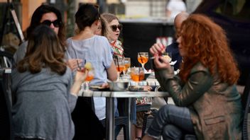 Den yngre andelen av befolkningen väntas krympa under kommande årtionden. Arkivbild. Foto: Andrew Medichini/AP/TT.